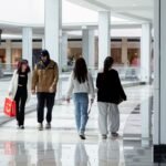 حافلة مثقوبة بالرصاص في بيروت.. تذكار مؤلم للحرب الأهلية