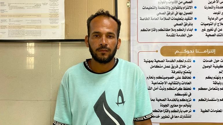 النازح إيهاب طباسي هذه مساعدات مغمسة بالدم والذل ولولا جوع أطفالنا ما ذهبنا إليها-رائد موسى-خان يونس-الجزيرة نت