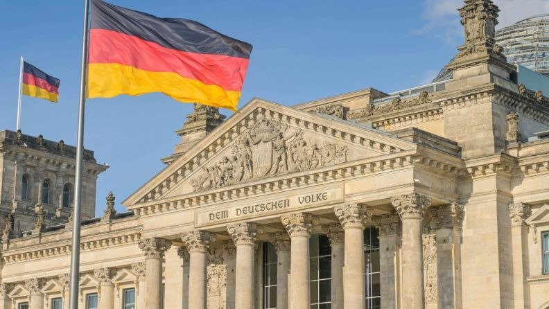 ألمانيا تقيد لم شمل اللاجئين وتشدد قوانين الجنسية - العمق المغربي