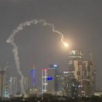 شاهد.. اعتقال لاعب خلال مباراة فريقه بتهمة الشروع بالقتل