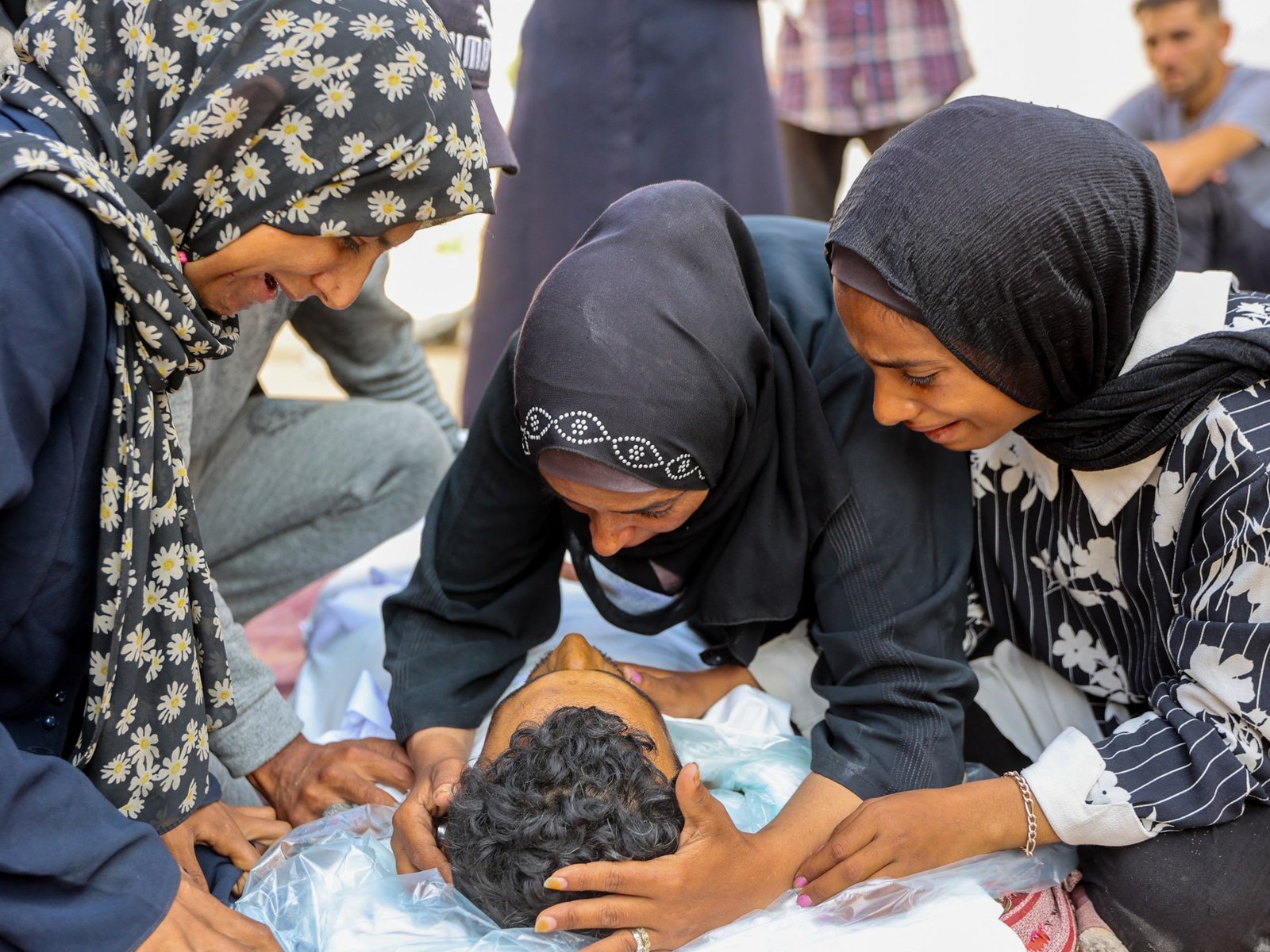 40 شهيدا جنوبي غزة واستهداف جديد لطالبي المساعدات