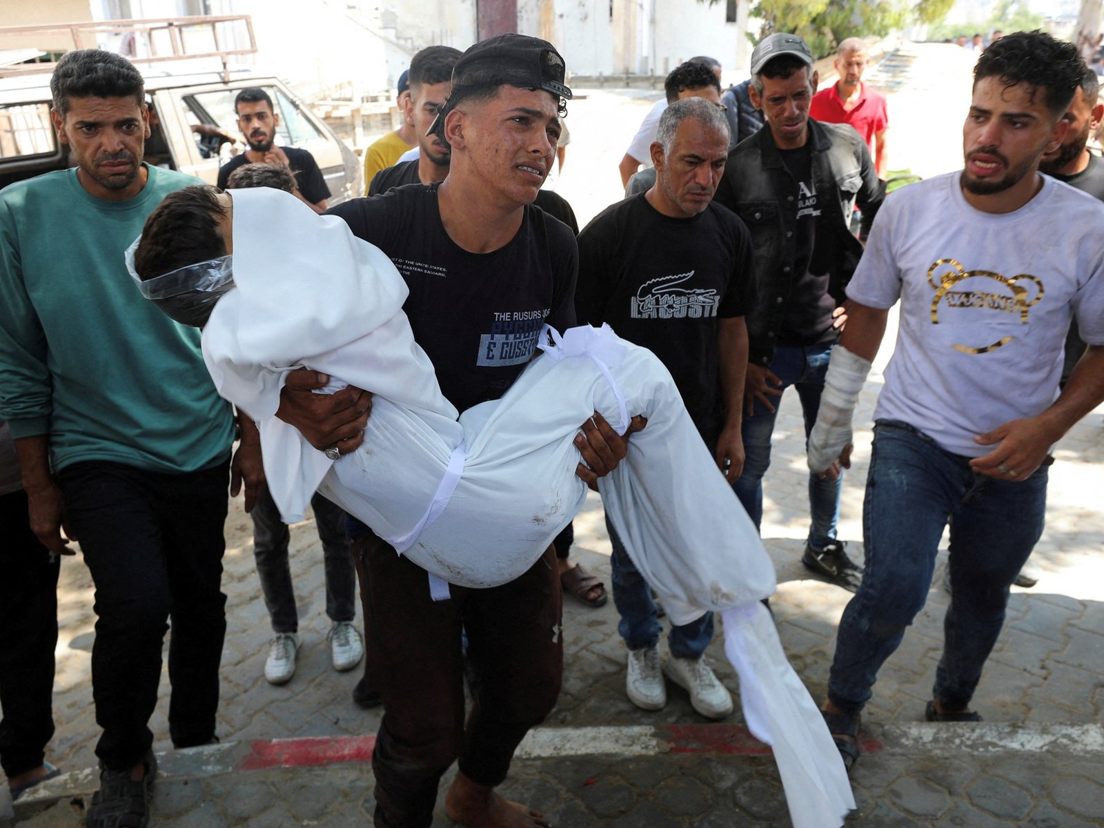 66 شهيدا في مجازر للاحتلال بحق النازحين والعطشى والمجوعين بغزة