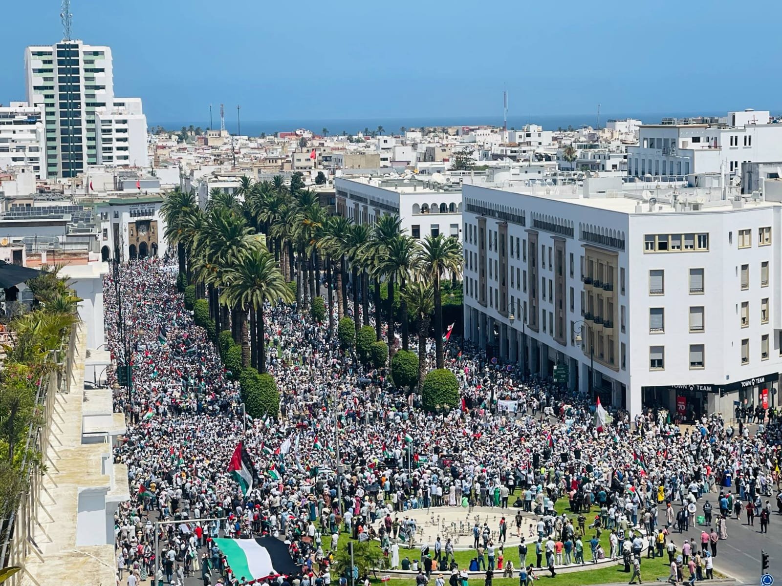 الرباط تنتفض ضد التجويع في غزة.. مسيرة حاشدة تدين الإبادة الجماعية والتواطؤ الدولي (صور) - العمق المغربي