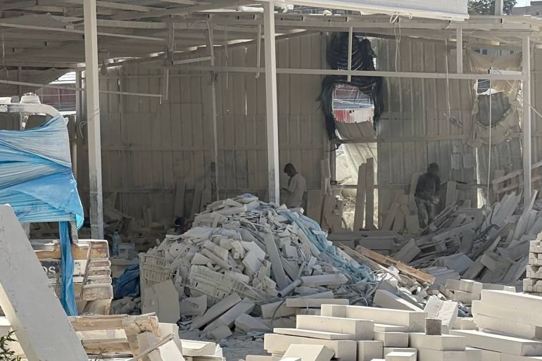 صورة ٢ _ فاطمة محمود نيوز عربي جماعين فلسطين _ تأثر دخل العمال في صناعة الحجر بسبب تقليل أيام العمل وساعاته وذلك بعد تضييق الاحتلال على بلدة جماعين ما ادى لتقليل الانتاج والتسويق_