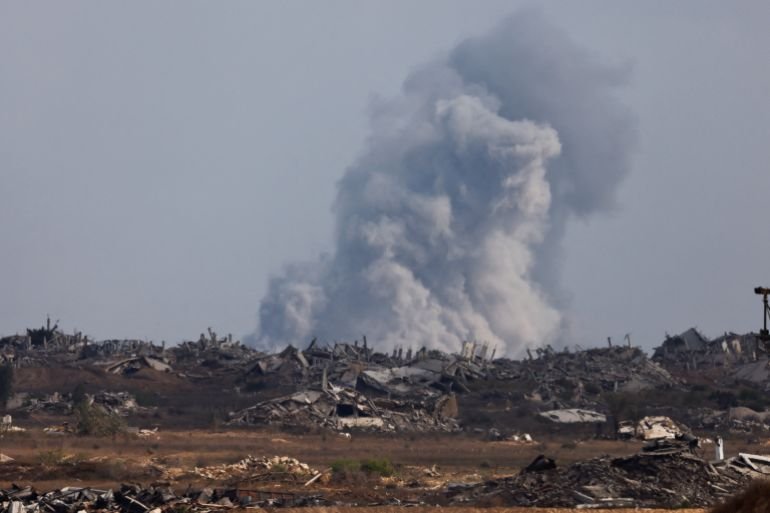 Smoke rises from Gaza after an explosion as seen from the Israeli side of the border, August 25, 2025. REUTERS/Amir Cohen