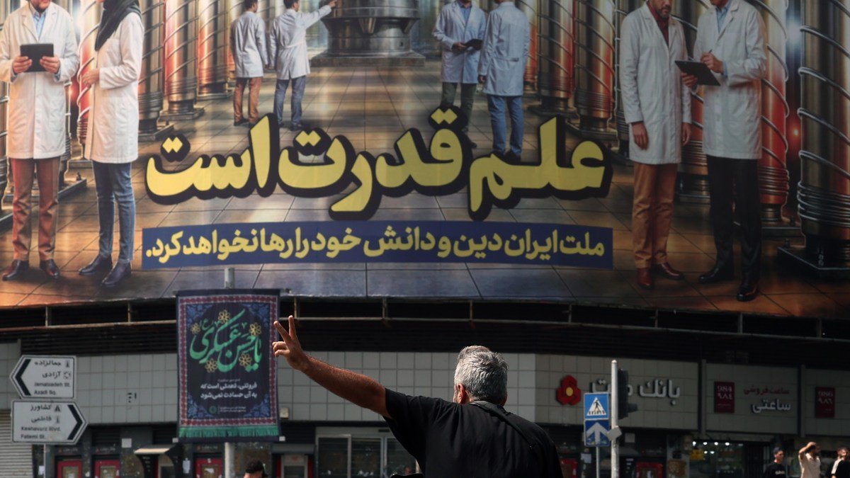 إيران تهدد بتعليق التعاون مع وكالة الطاقة الذرية إذا أعيد فرض العقوبات