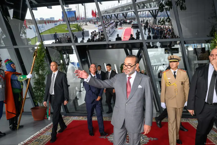 الملك يدشن ويزور عددا من المشاريع الكبرى بالمركب المينائي للدار البيضاء (صور)