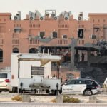 خطأ موظف يحول عطلة أميركيتين لمغامرة كوميدية