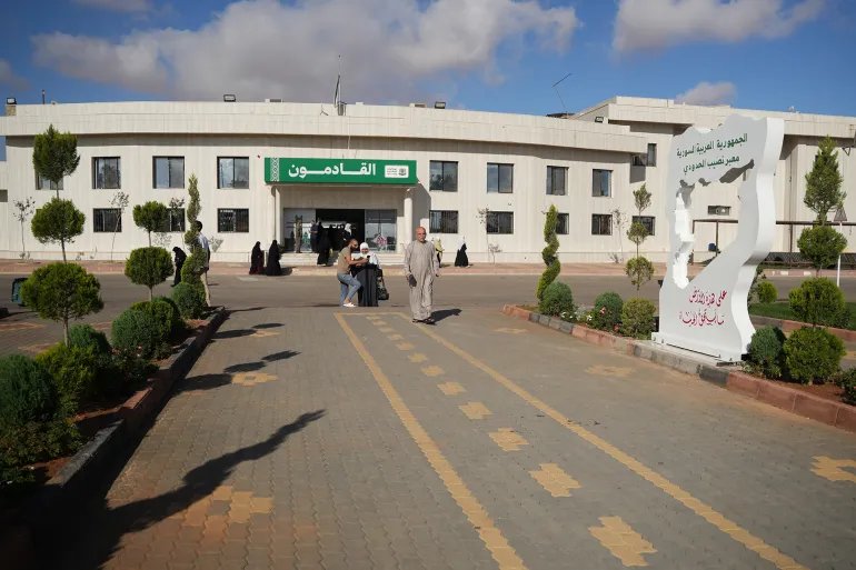 صالة القادمون ويظهر مجسم ركب قبل أيام لخريطة سوريا