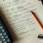 حقيبة فارغة وعنب تحت الطاولة… طقوس رأس السنة الغريبة لجلب الحظ