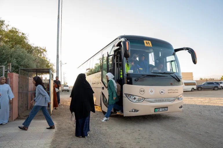 يستفيد من المرحلة الأولى نحو 9 آلاف طالب وطالبة إضافة إلى مئات المعلمين والإداريين