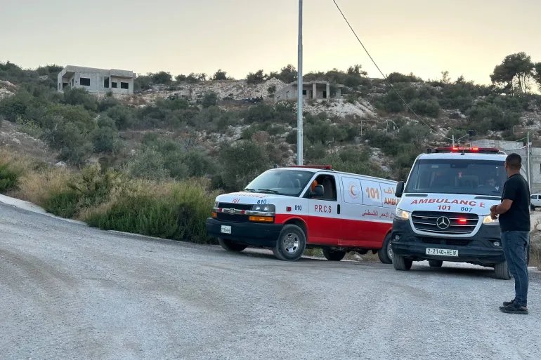 صورة ٣/ فاطمة محمود نيوز عربي جنين فلسسطين /مركبات تابعة للهلال الأحمر الفلسطيني منعت من الوصول الى المنزل المستهدف وإجلاء الشهداء