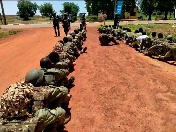 صور متداولة لما قيل إنه استسلام المتمردين في النيجر