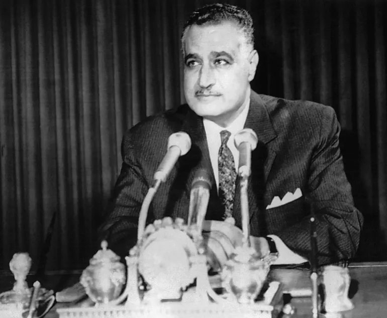 استجاب ناصر للضغط المجتمعي بإعلان "بيان 30 مارس" عام 1968 كوثيقة للإصلاح الدستوري والسياسي. لكن متطلبات حرب الاستنزاف ابتلعت هذا المسار بالكامل
