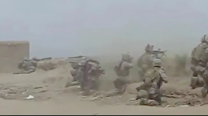 قوات أمريكية في أفغانستان خلال فترة تعزيز الوجود العسكري؛ لم يفضِ التفوق الناري إلى حسم الحرب أو إلى تسوية سياسية مستقرة