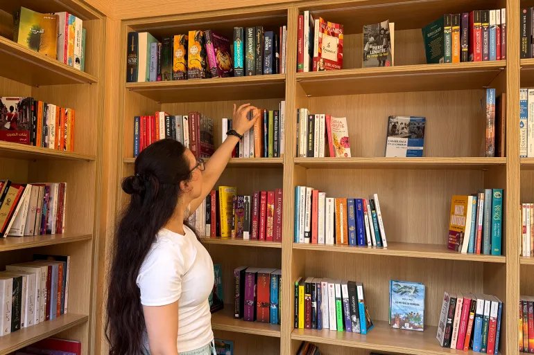 "الكتب ترافق الزوار في قلب الطبيعة.. متعة القراءة تتحول إلى سلوك يومي عريض في الفضاءات المفتوحة