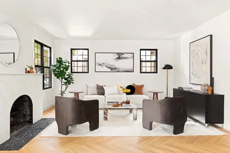 بيت دونالد ترمب في طفولته المصدر: المعلن streeteasy الرابط: https://streeteasy.com/building/85_15-wareham-place-jamaica/hse?utm_campaign=sale_listing&utm_medium=share&utm_source=web&lstt=1lthU4AJkT8rQnszCWxVD4PKhV6KBaZYbrHs17wduQrh0ZVE3QRUUuM0E_beP_vt9WBS1wqZgoipMg1u