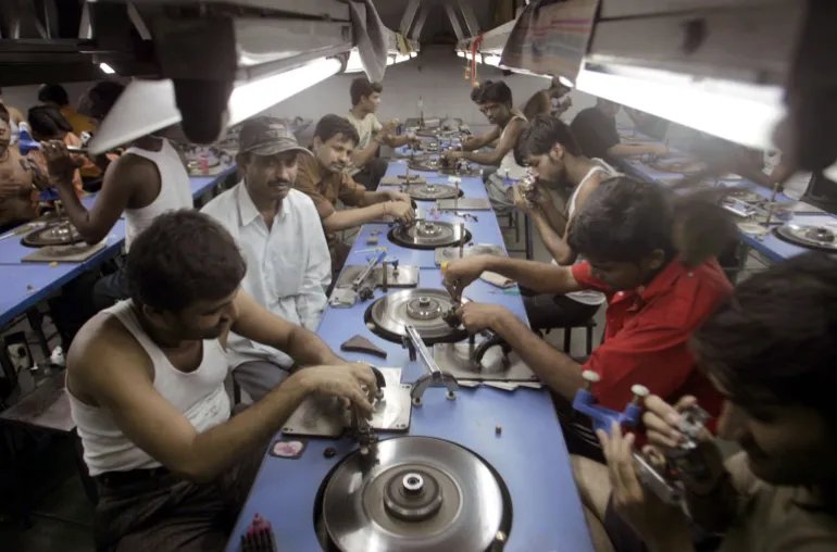 -PHOTO TAKEN 15JUL06- Labourers work in a diamond factory in Mumbai July 15, 2006. [The bombings in India's financial capital have devastated Mumbai's flourishing diamond market. Of the 181 dead, 15 worked in the trade, with at least 15 more injured from the nearly 700 wounded -- making it one of the communities hardest hit by the railway blasts.] Photo taken July 15, 2006.