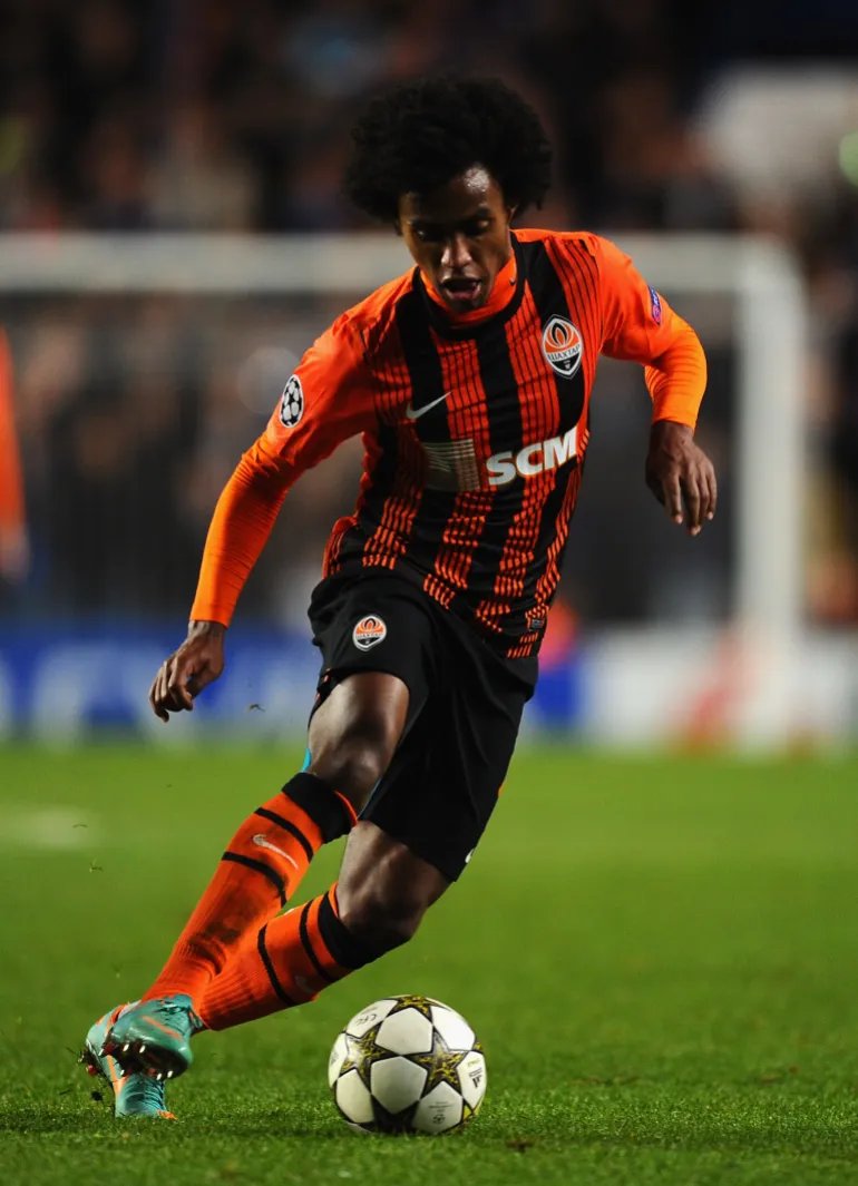LONDON, ENGLAND - NOVEMBER 07: Willian of Shakhtar Donetsk in action during the UEFA Champions League Group E match between Chelsea and Shakhtar Donetsk at Stamford Bridge on November 7, 2012 in London, England. (Photo by Mike Hewitt/Getty Images)