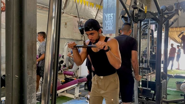 فلسطين/ غزة/ صور لاعبين يؤدون تمارين لياقة بدنية في صالة رياضية "جيم"/ تصوير خاص نيوز عربي/ سبتمبر 2026
