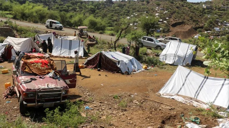 A man walks at a makeshift camp for people displaced by clashes between Iran-aligned Houthi fighters and Saudi-backed Yemeni government forces, in Taiz province, Yemen September 21, 2026. REUTERS/Stringer