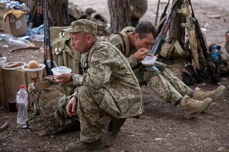DONETSK OBLAST, UKRAINE - JULY 4: Ukrainian soldiers get lunch in a forest on July 4, 2023 in Donetsk Oblast, Ukraine. (Photo by Viktor Fridshon/Global Images Ukraine via Getty Images)