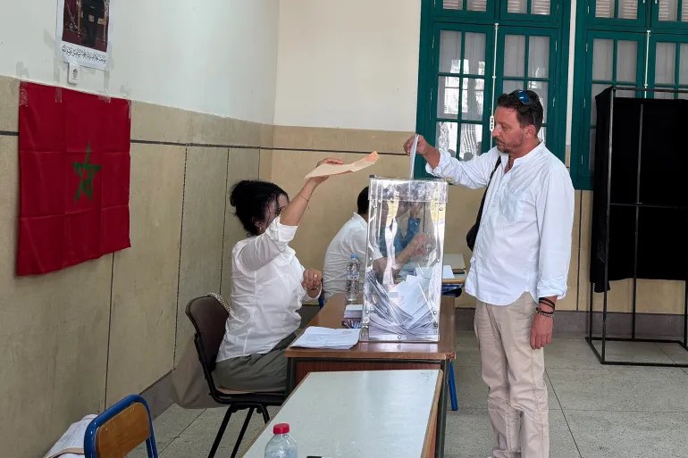 صورة من أحد مكاتب التصويت في ثانوية الحسن الثاني بالرباط
