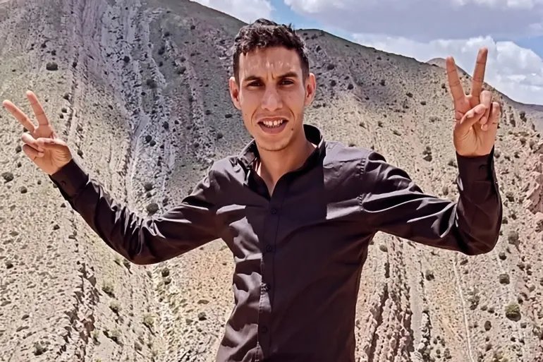 أسامة بريكعرف بنشر مقاطع فيديو عبر حساباته على مواقع التواصل الاجتماعي توثق معاناة سكان القرى