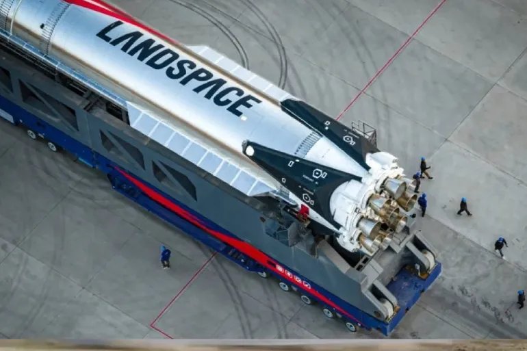 LandSpace’s Zhuque-3 Y1 vehicle heading to the launch pad atop of its transporter-erector.