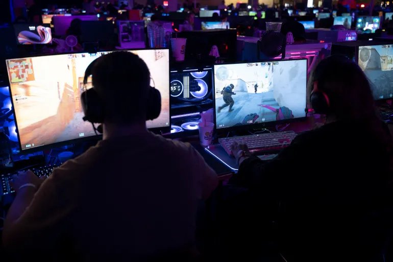 epa13280464 Gamers play the video game Counter-Strike during the SwitzerLAN LAN party at HeroFest, a festival for gaming, e-sports and cosplay, in Bern, Switzerland, 04 October 2026. EPA/ANTHONY ANEX