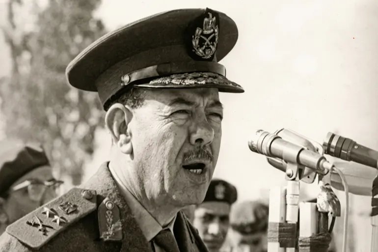 الفريق أول محمد فوزي وزير الحربية insaneyat