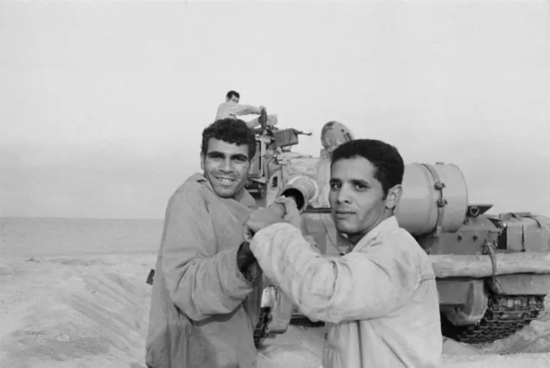 Soldats égyptiens sur le front du Canal de Suez lors de la guerre du Kippour en octobre 1973, Egypte. (Photo by Jean-Pierre BONNOTTE/Gamma-Rapho via Getty Images)