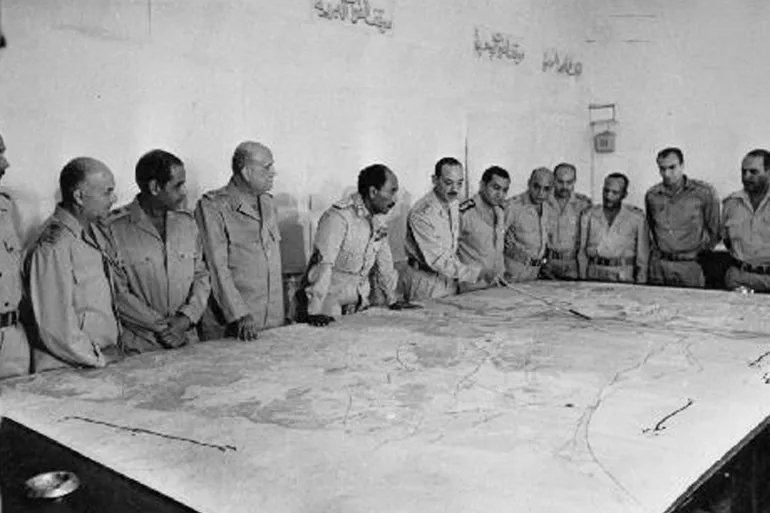 الرئيس أنور السادات يجتمع بقادة النصر في غرفة عمليات حرب أكتوبر المركز ١٠ من... المصدر: موقع الرئيس المصري محمد أنور السادات http://sadat.bibalex.org/Historic_Documents/Historic_Docs_All.aspx?TabName=Photo&page=30&albumId=3081