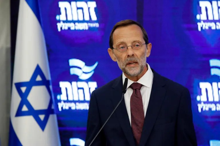 Israeli far-right Zehout (identity) political party chairman Moshe Feiglin gives a joint press statement with Prime Minister and Likud Chairman Benjamin Netanyahu (unseen) in Ramat Gan, near the Israeli coastal city of Tel Aviv on August 29, 2019. (Photo by Jack GUEZ / AFP)