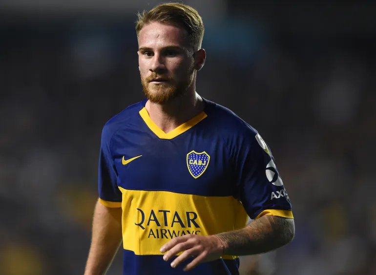 BUENOS AIRES, ARGENTINA - AUGUST 28: Alexis Mac Allister of Boca Juniors looks on during a match between Boca Juniors and Liga Deportiva Universitaria as part of Quarter Finals of Copa CONMEBOL libertadores 2019 at Estadio Alberto J. Armando on August 28, 2019 in Buenos Aires, Argentina. (Photo by Marcelo Endelli/Getty Images)