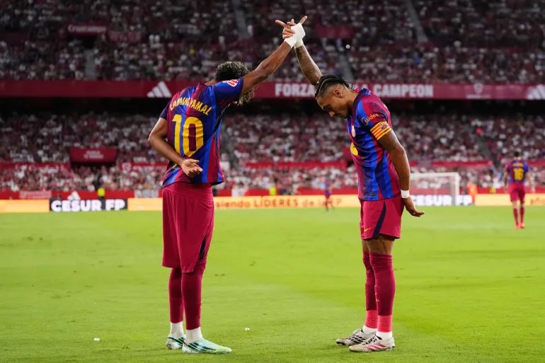لاعبي برشلونة الإسباني لامين يامال ورافينيا 2026 (أسوشيتد برس)