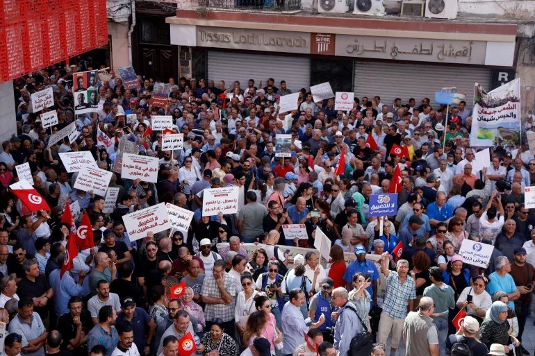 Demonstrators take part in a protest led by the Tunisian General Labour Union (UGTT), demanding the restoration of democracy and denouncing mounting restrictions on freedoms, intensifying pressure on President Kais Saied amid a deepening economic and political crisis, in Tunis, Tunisia, October 17, 2026. REUTERS/Zoubeir Souissi
