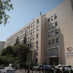 تراجع مؤشرات بورصات عربية عقب الهجوم على مطار الرياض | اقتصاد